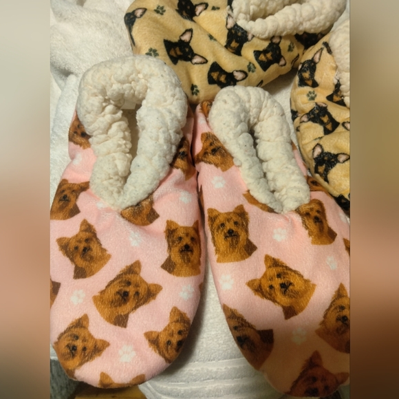 Comfies Slippers 2 pairs - Picture 2 of 12